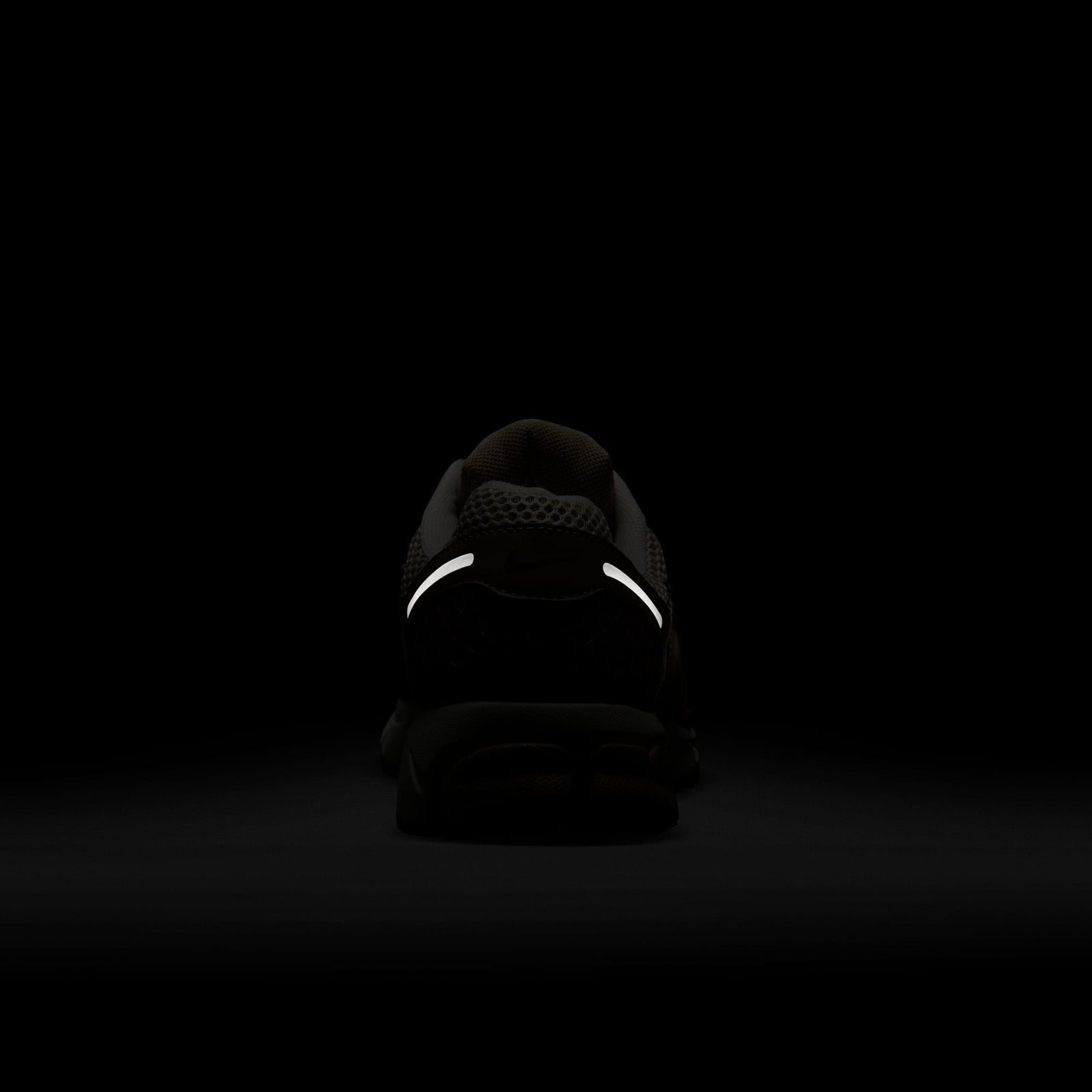 Women's Nike Zoom Vomero 5 KHAKI/PHANTOM-FIRE RED-SAIL HV0826-247